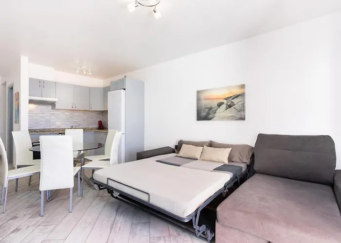 Bright & Elegant Duplex With Terrace And Pool, Just Steps From Puerto Colon *