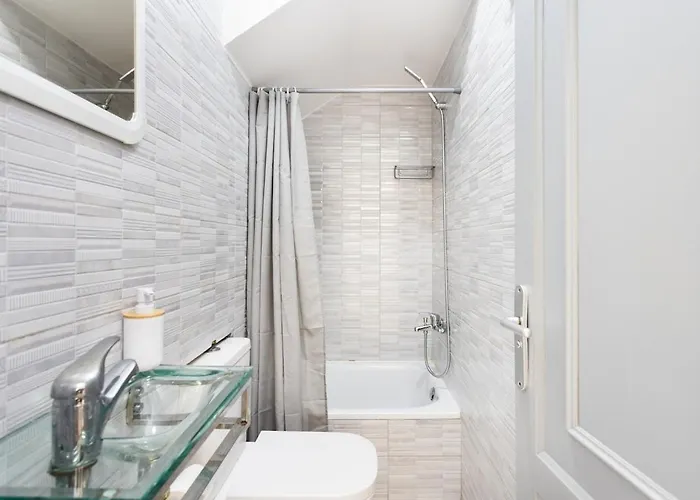 Bright & Elegant Duplex With Terrace And Pool, Just Steps From Puerto Colon