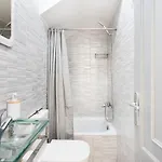Bright & Elegant Duplex With Terrace And Pool, Just Steps From Puerto Colon