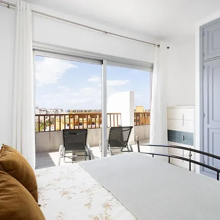 Bright & Elegant Duplex With Terrace And Pool, Just Steps From Puerto Colon Apartament