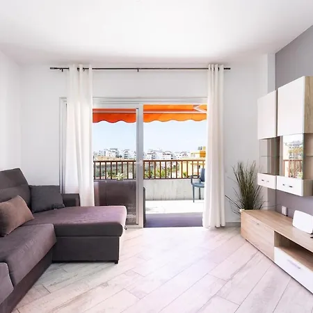 Bright & Elegant Duplex With Terrace And Pool, Just Steps From Puerto Colon Apartamento *