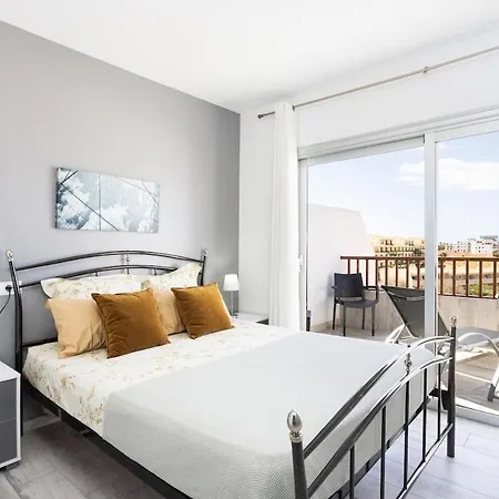 Apartamento Bright & Elegant Duplex With Terrace And Pool, Just Steps From Puerto Colon *