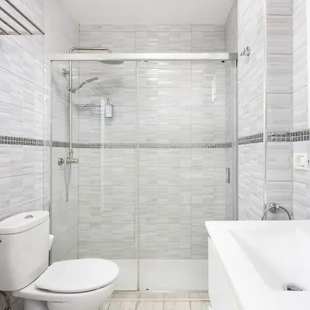 Apartamento Bright & Elegant Duplex With Terrace And Pool, Just Steps From Puerto Colon