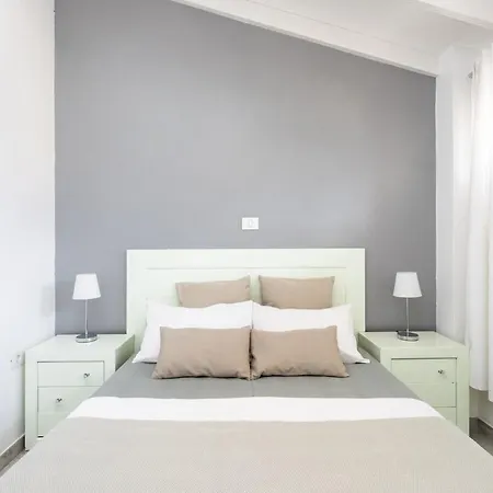 Bright & Elegant Duplex With Terrace And Pool, Just Steps From Puerto Colon Адехе