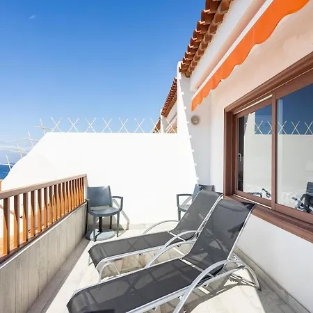 Bright & Elegant Duplex With Terrace And Pool, Just Steps From Puerto Colon Lejlighed