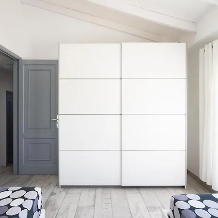 Bright & Elegant Duplex With Terrace And Pool, Just Steps From Puerto Colon Lejlighed *