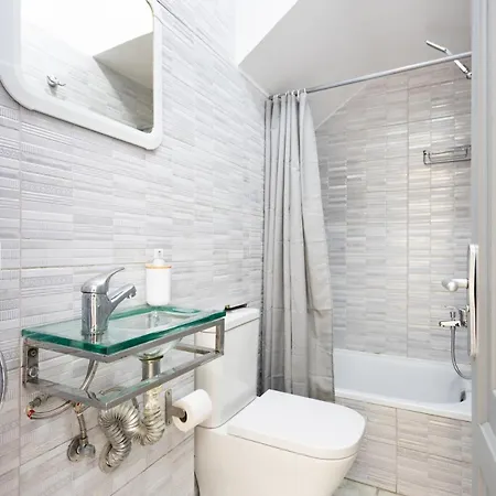 Lejlighed Bright & Elegant Duplex With Terrace And Pool, Just Steps From Puerto Colon *