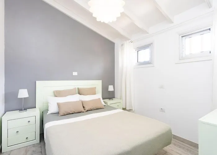 Apartment Bright & Elegant Duplex With Terrace And Pool, Just Steps From Puerto Colon