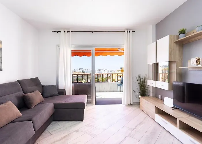 Bright & Elegant Duplex With Terrace And Pool, Just Steps From Puerto Colon Appartamento *