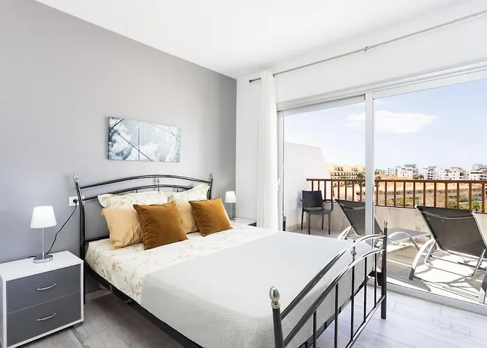 Apartment Bright & Elegant Duplex With Terrace And Pool, Just Steps From Puerto Colon *