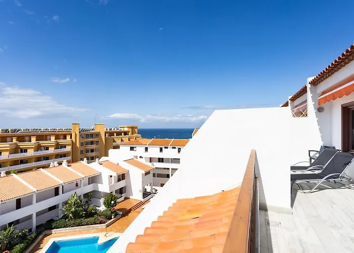 Bright & Elegant Duplex With Terrace And Pool, Just Steps From Puerto Colon *