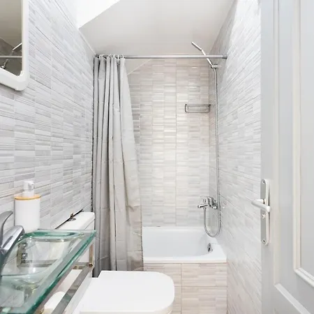 Bright & Elegant Duplex With Terrace And Pool, Just Steps From Puerto Colon