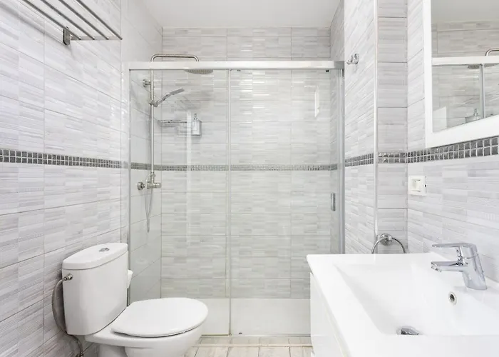 아파트 Bright & Elegant Duplex With Terrace And Pool, Just Steps From Puerto Colon